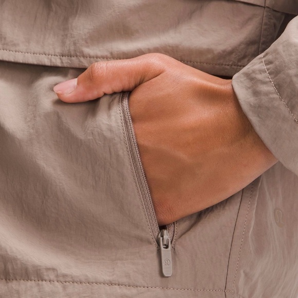 Lululemon “Always Effortless Jacket” size 8, Bold Beige - Picture 7 of 7